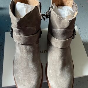 Sofft Women's Taupe Suede Ankle Booties Brand New Without Tags and Box 8M